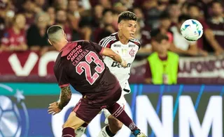 Imagem ilustrativa da imagem Flamengo perde para o Lanús na ida da Recopa, e impedimentos evitam o pior