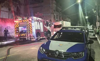 Imagem ilustrativa da imagem Idosos de 100 e 93 anos são salvos de incêndio em prédio no Centro de Vitória