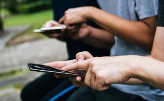 Imagem ilustrativa da imagem Justiça condena fabricantes por problema em celular após atualizações