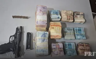 Imagem ilustrativa da imagem Homem é preso na BR-101 com arma e R$ 40 mil em dinheiro