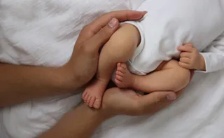 Imagem ilustrativa da imagem Pediatras alertam para alta temporada de vírus perigoso para bebês e crianças