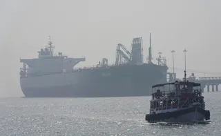 Imagem ilustrativa da imagem Irã ataca navios em Hormuz, e negociação com os EUA é incerta