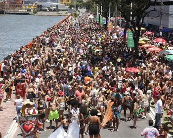 Imagem ilustrativa da imagem Bloco Regional da Nair arrasta multidão no Centro