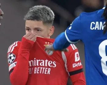 Imagem ilustrativa da imagem Uefa suspende Prestianni por seis jogos por racismo contra Vini Jr.