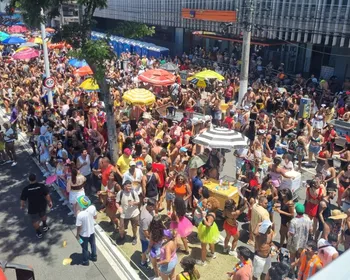 Imagem ilustrativa da imagem VÍDEOS I Regional da Nair anima os foliões no Centro de Vitória