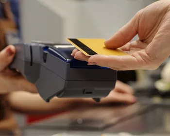 Imagem ilustrativa da imagem Vai aproveitar o Carnaval? Veja dicas para curtir sem cair em fraudes bancárias