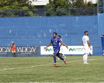 Imagem ilustrativa da imagem Vitória vence em casa, lidera o Capixabão e está classificado à segunda fase