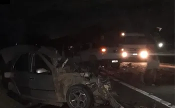 Imagem ilustrativa da imagem Acidente entre caminhão e carro deixa uma pessoa morta na BR 101 no Norte do ES