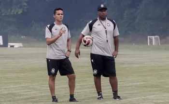 Imagem ilustrativa da imagem Rio Branco enfrenta "xará" já rebaixado no Capixabão