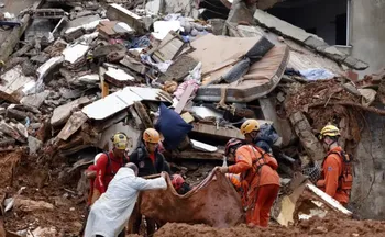 Imagem ilustrativa da imagem Chuva mata 55 pessoas e mobiliza oito frentes de resgate em MG