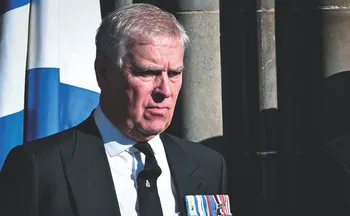 Imagem ilustrativa da imagem Ex-príncipe Andrew é preso após revelações de vínculos com Epstein, diz imprensa