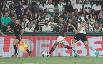 Imagem ilustrativa da imagem Fluminense contesta arbitragem na CBF após empate com o Coritiba