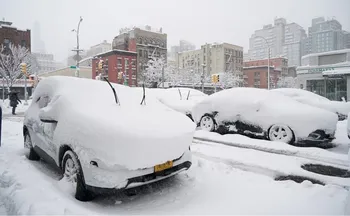 Imagem ilustrativa da imagem Nevasca paralisa trens, aeroportos e deixa 650 mil sem luz nos EUA