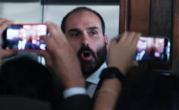 Imagem ilustrativa da imagem PF afasta Eduardo Bolsonaro do cargo de escrivão por causa de ausência no trabalho