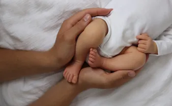 Imagem ilustrativa da imagem Pediatras alertam para alta temporada de vírus perigoso para bebês e crianças