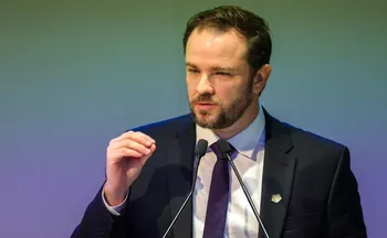 Imagem ilustrativa da imagem Governo vai adiar retirada do subsídio da gasolina, diz ministro