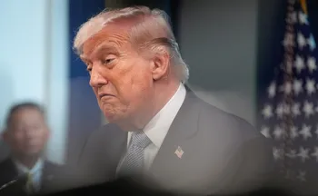 Imagem ilustrativa da imagem Trump diz que Irã está fazendo "graça" sobre Hormuz e não conseguirá chanteageá-lo