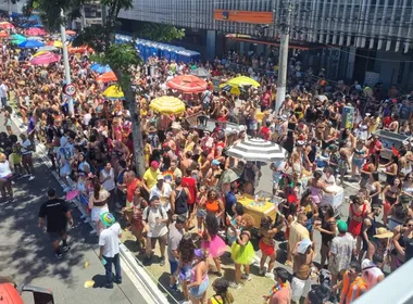 Imagem ilustrativa da imagem VÍDEOS I Regional da Nair anima os foliões no Centro de Vitória