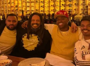 Imagem ilustrativa da imagem Vini Jr. comemora vitória do Real Madrid com parentes de Bob Marley