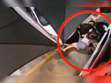 Kaylan teria sido arremessado da Segunda Ponte pelos policiais que levavam ele para casa