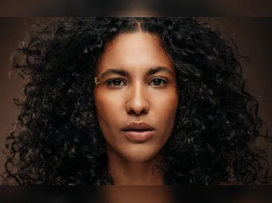 Imagem ilustrativa da imagem Capixaba brilha em série da Netflix: "Maior desafio foi atuar de máscara"