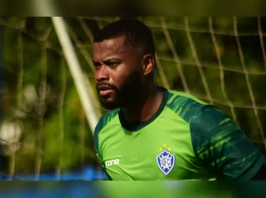 Rodrigo César estreia em casa