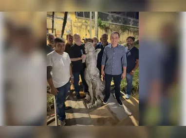 Três veículos foram atingidos pelas chamas.