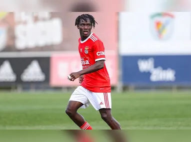 O jogador brasileiro Vinicius Junior, do Real Madrid, durante a partida contra o Deportivo Alavés, válida pelo Campeonato Espanhol, no Estádio Santiago Bernabéu, em Madri, na Espanha, nesta terça-feira, 21 de abril de 2026