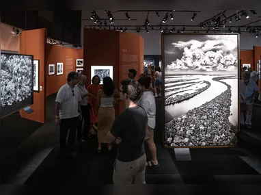 Imagem ilustrativa da imagem Exposição “Amazônia”, de Sebastião Salgado, movimenta o Cais das Artes, em Vitória