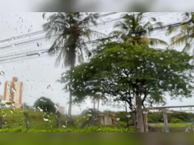 O aviso amarelo prevê chuvas entre 20 e 30 mm/h ou até 50 mm/dia, além de ventos intensos entre 40 e 60 km/h.