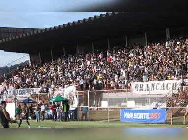 Luciano comemora o gol que abriu o placar para o São Paulo