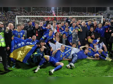 Jogadores da Itália se lamentam na disputa por pênaltis contra a Bósnia e Herzegovina válida pela repescagem das Eliminatórias da Copa do Mundo de 2026, em Zenica, na Bósnia e Herzegovina, nesta terça-feira, 31