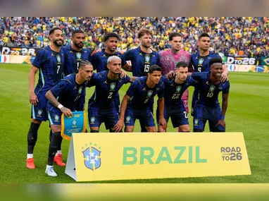 Troféu original da Copa do Mundo Feminina da FIFA em exibição no Rio de Janeiro