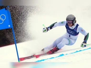 Lucas Pinheiro Braathen se emocionou ao subir no pódio