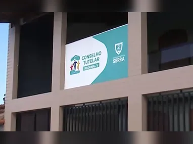 Homem de 28 anos foi preso no bairro Maria Ortiz após equipes da Polícia Penal cumprirem um mandado judicial