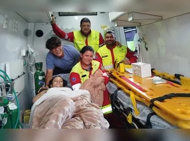 Após serem resgatados, o casal de idosos recebeu atendimento no local e passa bem