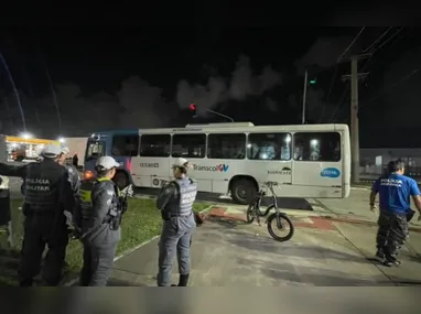 Imagem ilustrativa da imagem Mulher em bike elétrica morre atropelada por ônibus do Transcol na Serra