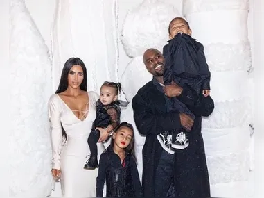 Imagem ilustrativa da imagem 'Nós sempre vamos ser uma família', diz Kim Kardashian sobre relação com Kanye West