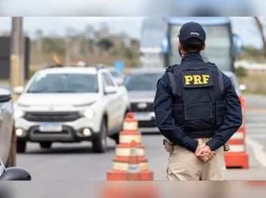 Veículos foram apreendidos e encaminhados, juntamente com os condutores, para a delegacia