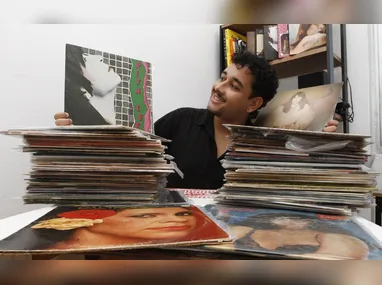 Imagem ilustrativa da imagem Paixão por discos de vinil transmitida de avó para neto