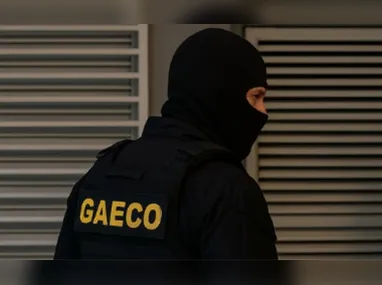 Imagem ilustrativa da imagem Policial é preso e outro afastado suspeitos de cooperar com tráfico de drogas no ES