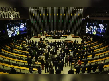 Imagem ilustrativa da imagem Projeto permite que 20 mil se aposentem aos 40 anos