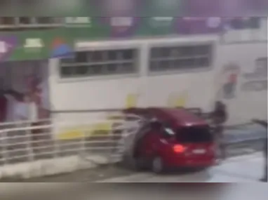 Veículo perdeu o controle em uma curva, próxima ao Píer de Iemanjá