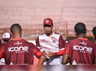 Jogadores do Fluminense comemoram gol do argentino Lucho Acosta