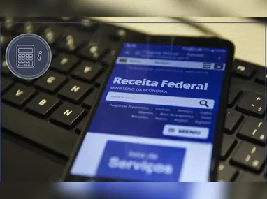 Casagrande com representantes do Estado e do BNDES durante o evento no Theatro Carlos Gomes, em Vitória