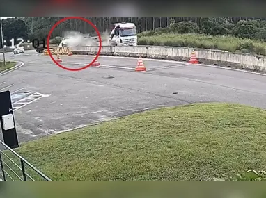 Em nota oficial, a Prefeitura informou que o motorista, servidor do município, passou mal enquanto dirigia