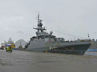 Açougue tem fila de espera com até 100 pessoas