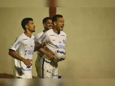 Jogadores do Real Noroeste comemoram gol da equipe