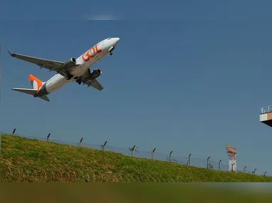 Imagem ilustrativa da imagem Falha no controle aéreo suspendeu pousos e decolagens em São Paulo; entenda