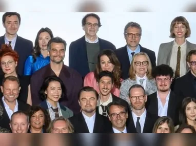 Shakira no videoclipe de Whenever, Wherever, hit de 2001